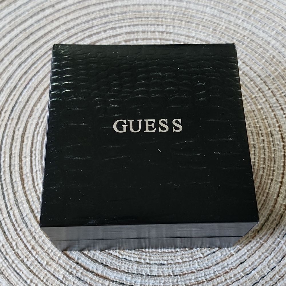 GUESS VINTAGE WATCH  - Picture 7 of 14